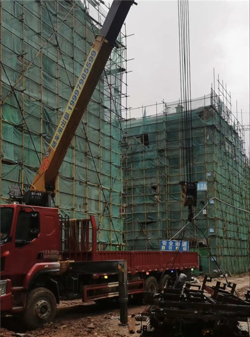 相山区“慢工细活”—— 吊车的 “微动控制” 技术